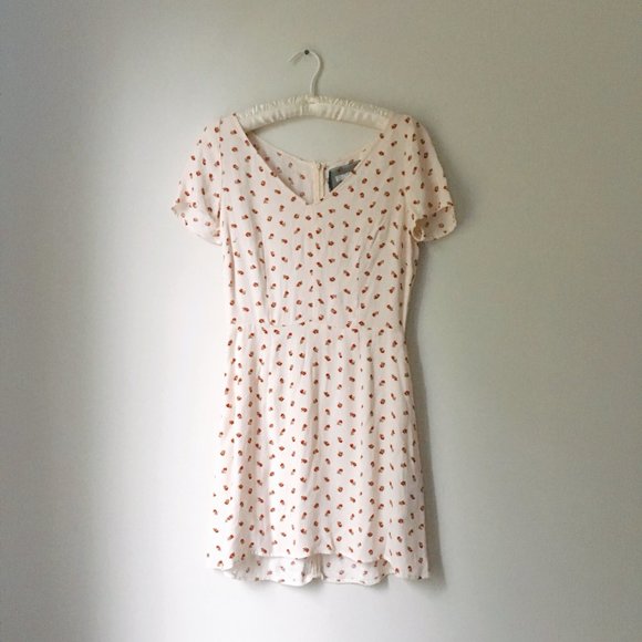 Reformation Raleigh Dress in "Cherries," Size 6 - Picture 4 of 6